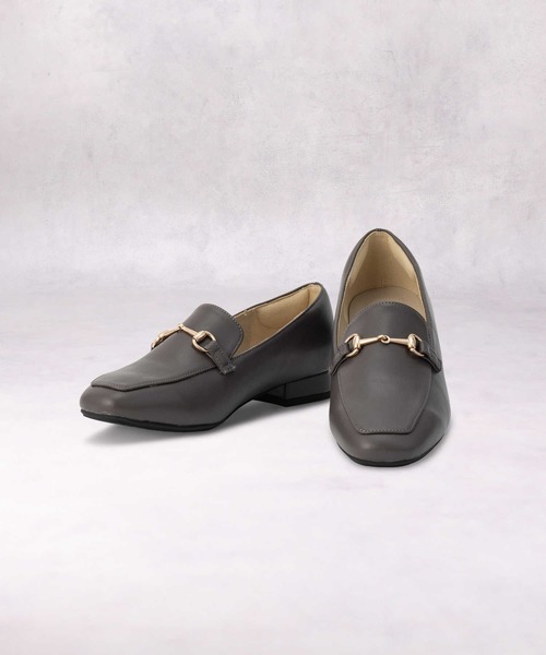 Right-on（ライトオン）の「【跳べるパンプス】ビットモチーフローファー（ローファー・レディース・ライトベージュ/ブラック/グレー・37inch/38inch/39inch/40inch/35inch/36inch）」の2枚目の写真