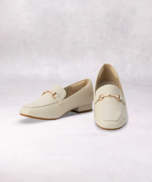 Right-on（ライトオン）の「【跳べるパンプス】ビットモチーフローファー（ローファー・レディース・ライトベージュ/ブラック/グレー・37inch/38inch/39inch/40inch/35inch/36inch）」の3枚目の写真