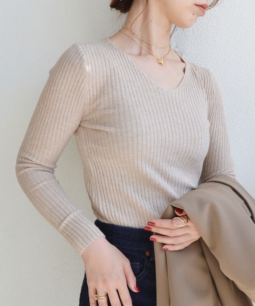 styiro(スタイロ)の「Vネックなめらかリブニット(ニット/セーター・レディース・ベージュ/ブラウン/レッド/ブラック・FREE)」の4枚目の写真
