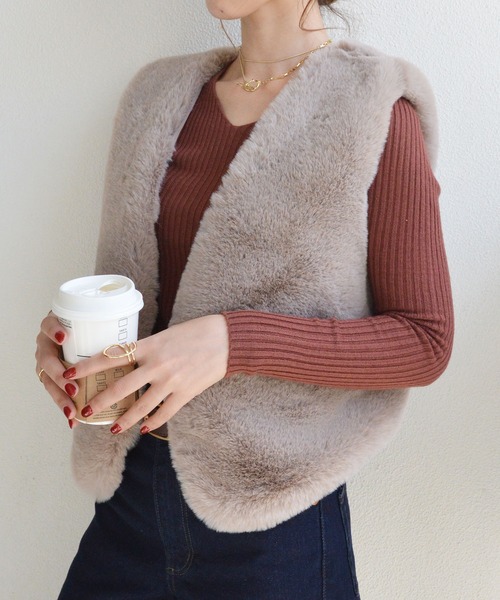 styiro(スタイロ)の「Vネックなめらかリブニット(ニット/セーター・レディース・ベージュ/ブラウン/レッド/ブラック・FREE)」の22枚目の写真