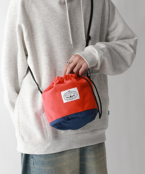 POLeR（ポーラー）の「【POLeR/ポーラー】フリース/ドローストリング巾着ショルダーバッグ（ショルダーバッグ・メンズ・ブラック/パープル/オレンジ・FREE）」の19枚目の写真