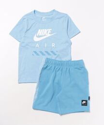 NIKE（ナイキ）の「【NIKE】NKB B NSW NIKE AIR SS SHORT SET/Tシャツ＆ショートパンツ/セットアップ/キッズ（Tシャツ/カットソー・キッズ）」
