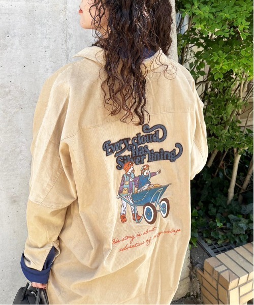 DOUBLE NAME（ダブルネーム）の「コーデュロイBACK刺しゅうシャツワンピース（ワンピース・レディース・ベージュ/ピンク系/ブルー系・FREE）」の7枚目の写真