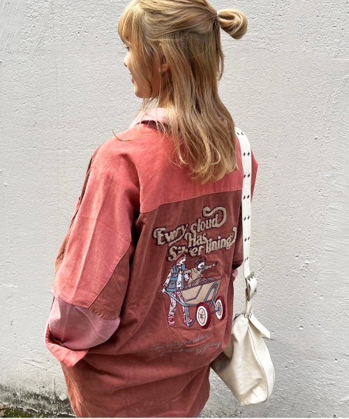 DOUBLE NAME（ダブルネーム）の「コーデュロイBACK刺しゅうシャツワンピース（ワンピース・レディース・ベージュ/ピンク系/ブルー系・FREE）」の22枚目の写真