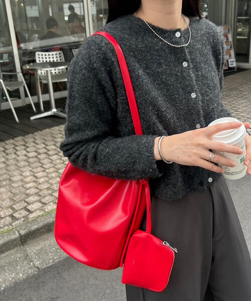 loti(ロティ)の「loti ポーチ付きバケツトート(トートバッグ・レディース・ベージュ/レッド/ブラウン/ブラック・ONE SIZE)」の1枚目の写真