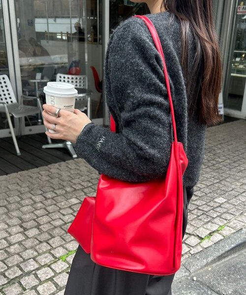 loti(ロティ)の「loti ポーチ付きバケツトート(トートバッグ・レディース・ベージュ/レッド/ブラウン/ブラック・ONE SIZE)」の21枚目の写真