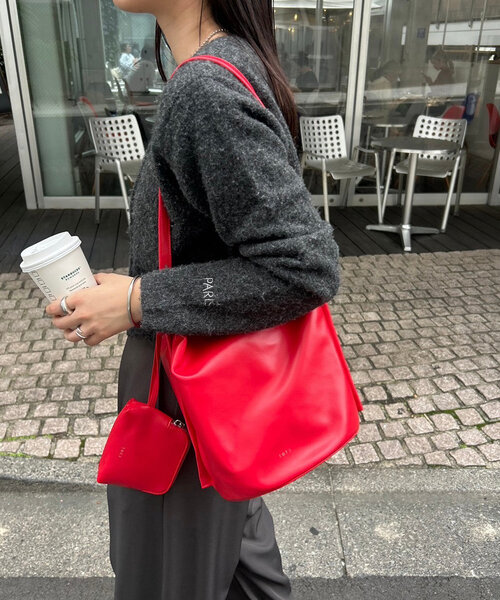 loti(ロティ)の「loti ポーチ付きバケツトート(トートバッグ・レディース・ベージュ/レッド/ブラウン/ブラック・ONE SIZE)」の22枚目の写真