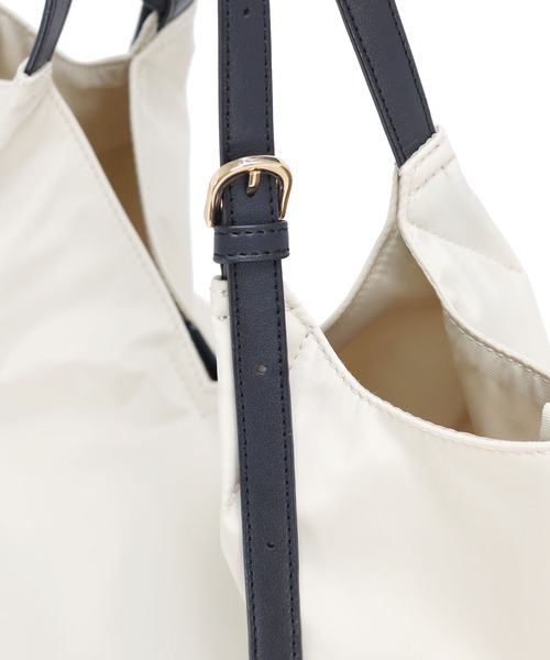 T・S・L（ティーエスエル）の「ベルトハンドルＶカットトートバッグ（トートバッグ・レディース・アイボリー/ブラック/グレイッシュベージュ・FREE）」の18枚目の写真