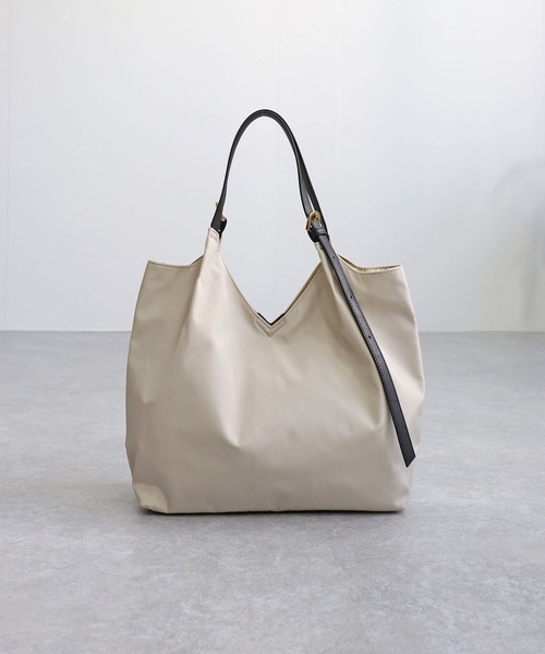 T・S・L（ティーエスエル）の「ベルトハンドルＶカットトートバッグ（トートバッグ・レディース・アイボリー/ブラック/グレイッシュベージュ・FREE）」の5枚目の写真