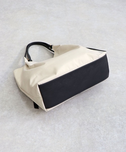 T・S・L（ティーエスエル）の「ベルトハンドルＶカットトートバッグ（トートバッグ・レディース・アイボリー/ブラック/グレイッシュベージュ・FREE）」の9枚目の写真