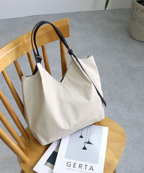 T・S・L（ティーエスエル）の「ベルトハンドルＶカットトートバッグ（トートバッグ・レディース・アイボリー/ブラック/グレイッシュベージュ・FREE）」の20枚目の写真