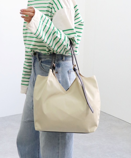 T・S・L（ティーエスエル）の「ベルトハンドルＶカットトートバッグ（トートバッグ・レディース・アイボリー/ブラック/グレイッシュベージュ・FREE）」の21枚目の写真