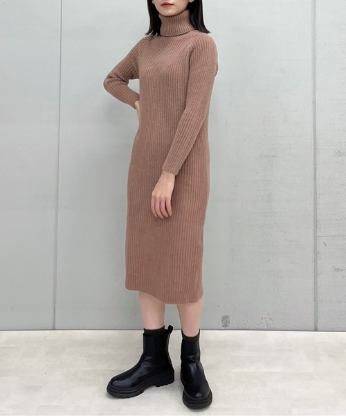 &soiree(アンドソワレ)の「【&soiree】タートルネックリブニットワンピース(CP)(ワンピース・レディース・ベージュ/ブラック/グレー/オフホワイト・FREE)」の4枚目の写真