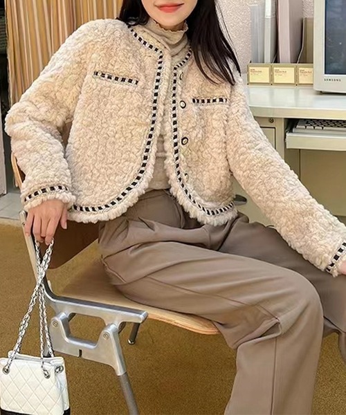 Lace Ladies（レースレディース）の「ジャガード ファー ノーカラー ボタン ジャケット（ノーカラージャケット・レディース・ベージュ・L/M/S）」の6枚目の写真