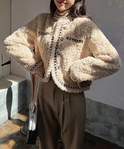 Lace Ladies（レースレディース）の「ジャガード ファー ノーカラー ボタン ジャケット（ノーカラージャケット・レディース・ベージュ・L/M/S）」の9枚目の写真