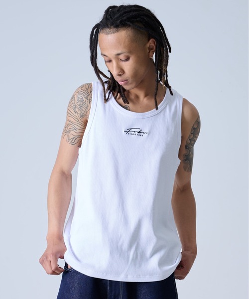 FUBU（ フブ）の「FUBU フブ ブランド 筆記体 ロゴ 刺繍 Uネック タンクトップ インナーシャツ（タンクトップ・メンズ・ホワイト/ブラック・M/L/XL/XXL）」の2枚目の写真