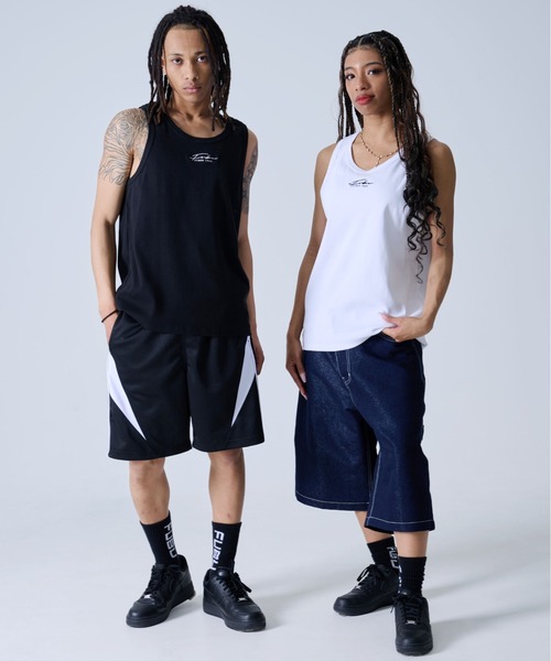 FUBU（ フブ）の「FUBU フブ ブランド 筆記体 ロゴ 刺繍 Uネック タンクトップ インナーシャツ（タンクトップ・メンズ・ホワイト/ブラック・M/L/XL/XXL）」の4枚目の写真