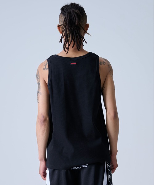 FUBU（ フブ）の「FUBU フブ ブランド 筆記体 ロゴ 刺繍 Uネック タンクトップ インナーシャツ（タンクトップ・メンズ・ホワイト/ブラック・M/L/XL/XXL）」の13枚目の写真