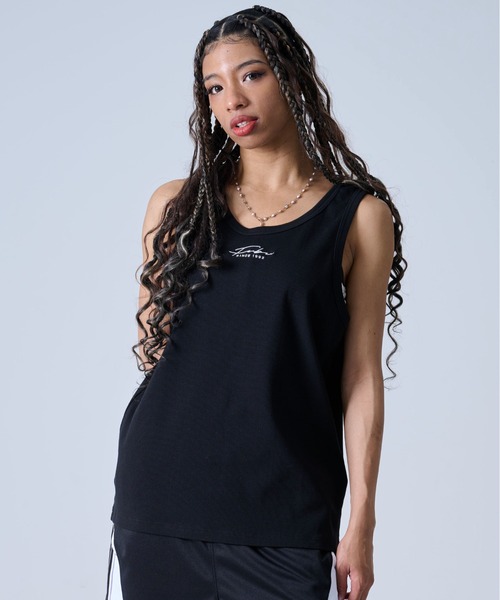 FUBU（ フブ）の「FUBU フブ ブランド 筆記体 ロゴ 刺繍 Uネック タンクトップ インナーシャツ（タンクトップ・メンズ・ホワイト/ブラック・M/L/XL/XXL）」の15枚目の写真