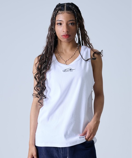 FUBU（ フブ）の「FUBU フブ ブランド 筆記体 ロゴ 刺繍 Uネック タンクトップ インナーシャツ（タンクトップ・メンズ・ホワイト/ブラック・M/L/XL/XXL）」の9枚目の写真