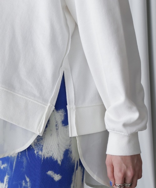 ROSE BUD(ローズバッド)の「(OKIRAKU×ROSEBUD)FROCKY PRINT DOCKING HEM SWEAT(スウェット・レディース・グレー/ホワイト・ONE SIZE)」の4枚目の写真