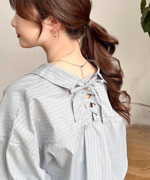 INGNI（イング）の「【7分袖】多種ボタン後ろレースアップタケノコタックシャツ（シャツ/ブラウス・レディース・イエロー/サックスブルー系8/ネイビー系2/オフホワイト/ライトグリーン系8/ブラック系1/イエロー系その他5・M）」の4枚目の写真