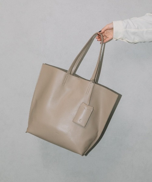 Beau're（ヴュレ）の「【BEAURE/ビュレ】パスケース付き A4 トート（トートバッグ・レディース・シルバー/ブラック/ベージュ/イエロー・FREE）」の2枚目の写真