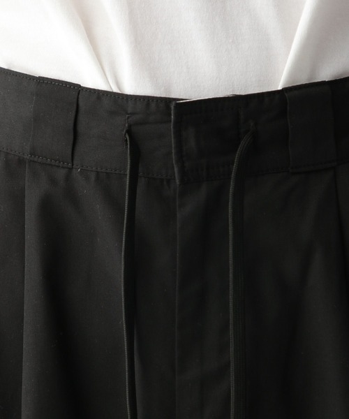 RAGEBLUE（レイジブルー）の「【Dickies/ディッキーズ】別注タックバギーワイドチノパンツ（チノパンツ・メンズ・ブラック/ベージュ/グリーン・SMALL/LARGE/MEDIUM）」の4枚目の写真