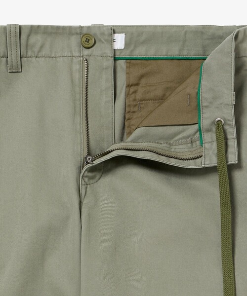 LACOSTE(ラコステ)の「イージーワイドチノパンツ / ワイドテーパードパンツ(チノパンツ・メンズ・カーキ/ベージュ/ネイビー・38/42/46)」の5枚目の写真