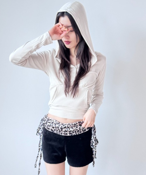 Y2K SYNAPSE FACTORY(ワイツーケー シナプスファクトリー)の「【前ポケット付き】リブ ソフトフーディTOPS(Tシャツ/カットソー・レディース・ブラック/ホワイト/ベージュ・FREE)」の18枚目の写真