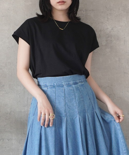 SELECT LEVERY(セレクトリベリー)の「フレンチスリーブTシャツ(Tシャツ/カットソー・レディース・ブラック/パープル/オフホワイト/ベージュ・MEDIUM)」の3枚目の写真
