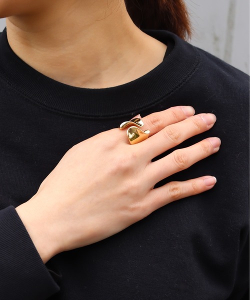 ieLS(イエルズ)の「金属アレルギー対応「ieLS」ステンレス ウェーブスリット フリーリング(リング・レディース・シルバー/ゴールド・FREE)」の8枚目の写真
