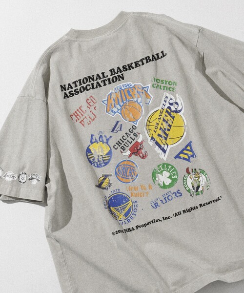 セール】NBA/エヌビーエー NBA ﾗﾝﾀﾞﾑ ﾁｰﾑ ﾊﾞｯｸﾛｺﾞTEE（Tシャツ