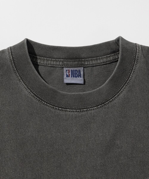 NBA（エヌビーエー）の「NBA/エヌビーエー NBA ﾗﾝﾀﾞﾑ ﾁｰﾑ ﾊﾞｯｸﾛｺﾞTEE（Tシャツ/カットソー・メンズ・ネイビー/ベージュ/ブラック・LARGE/MEDIUM）」の5枚目の写真