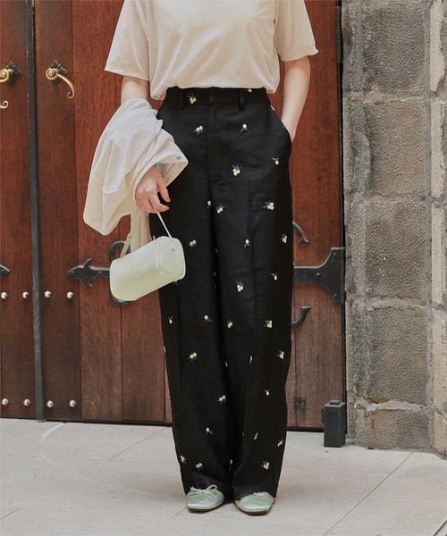 titivate（ティティベイト）の「フラワー刺繍ストレートパンツ（その他パンツ・レディース・チャコール/ブラック・L/M/S/SP）」の3枚目の写真