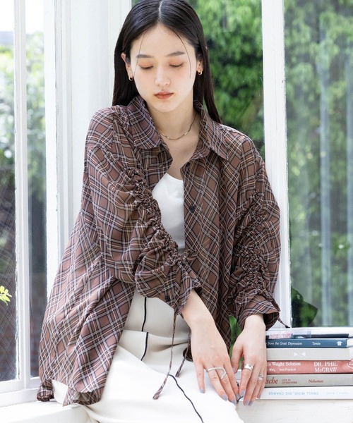 RAGEBLUE（レイジブルー）の「袖シャーリングBIGチェックシアーシャツ（シャツ/ブラウス・レディース・ブラウン/ブルー・FREE）」の4枚目の写真