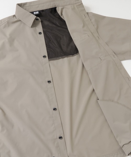 REEF（リーフ）の「REEF　BAJA DRY SHORT-SLEEVE SHIRTS（シャツ/ブラウス・メンズ・ブラック/グレー系その他・MEDIUM/LARGE）」の7枚目の写真