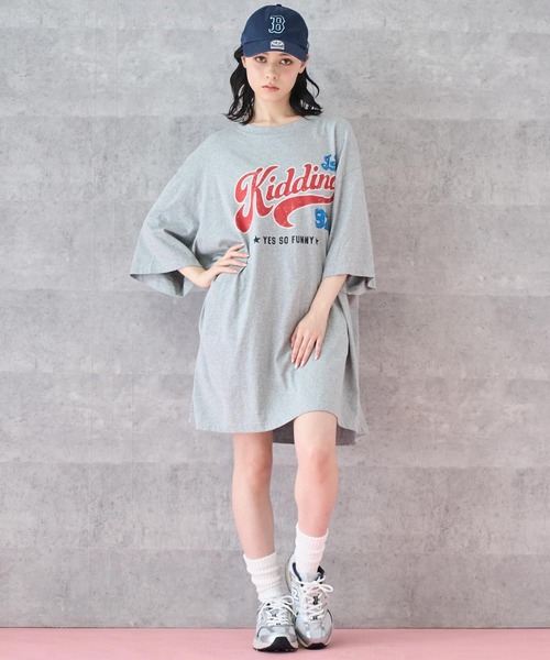 ANAP（アナップ）の「レトロ POP ロゴ プリント ビッグ Tシャツ（Tシャツ/カットソー・レディース・グレー/ホワイト/ブラック・FREE）」の3枚目の写真