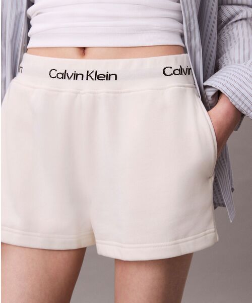Calvin Klein（カルバン・クライン）の「ロゴ テープテリーショートパンツ（その他パンツ・レディース・オフホワイト・XS/S/M）」の6枚目の写真