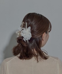 Phoebe（フィービィー）の「フリルリボンパールバンスクリップ　ホワイト（バレッタ/ヘアクリップ）」