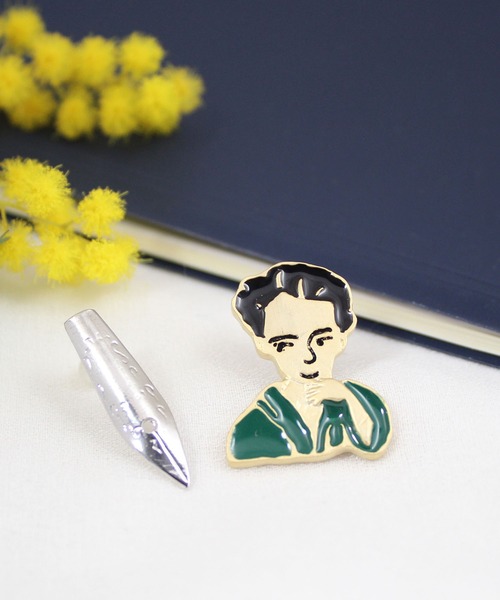 luccica】-文芸的な、- さりげない文学愛が耳元に宿る、レトロポップな