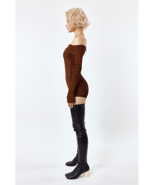 DLESS(ドレス)の「Off shoulder bodysuits/オフショルダーロングスリーブボディスーツ(Tシャツ/カットソー・レディース・ブラック/ゴールド/ブラウン・X-SMALL/SMALL)」の11枚目の写真