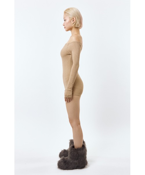 DLESS(ドレス)の「Off shoulder bodysuits/オフショルダーロングスリーブボディスーツ(Tシャツ/カットソー・レディース・ブラック/ゴールド/ブラウン・X-SMALL/SMALL)」の14枚目の写真