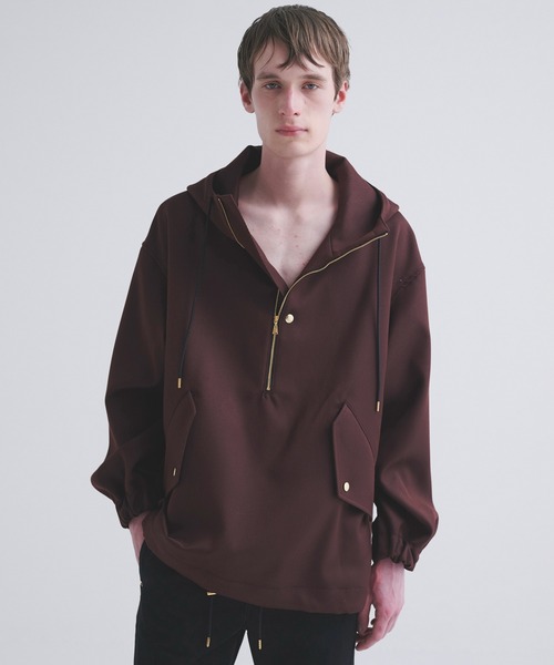 CULLNI（クルニ）の「Double Cloth Kersey Half Zip Anorak Hoodie（マウンテンパーカー・メンズ・バーガンディー/ブラック/ベージュ・1/2）」の3枚目の写真