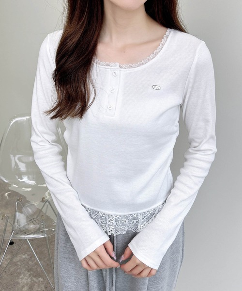 INGNI(イング)の「【WEB限定】ヘンリーネックレース付プレートロゴリブ長袖トップス(Tシャツ/カットソー・レディース・オフホワイト/ブラック/グレー・M)」の19枚目の写真
