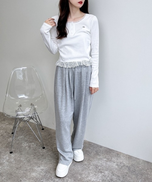 INGNI(イング)の「【WEB限定】ヘンリーネックレース付プレートロゴリブ長袖トップス(Tシャツ/カットソー・レディース・オフホワイト/ブラック/グレー・M)」の16枚目の写真