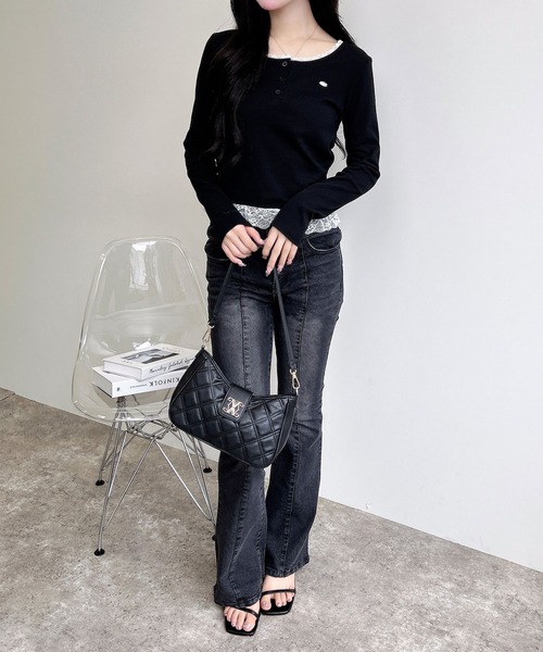 INGNI(イング)の「【WEB限定】ヘンリーネックレース付プレートロゴリブ長袖トップス(Tシャツ/カットソー・レディース・オフホワイト/ブラック/グレー・M)」の10枚目の写真