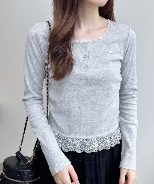 INGNI(イング)の「【WEB限定】ヘンリーネックレース付プレートロゴリブ長袖トップス(Tシャツ/カットソー・レディース・オフホワイト/ブラック/グレー・M)」の8枚目の写真