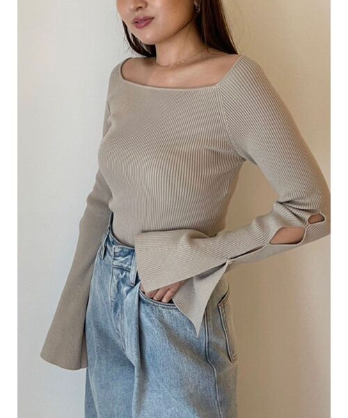 LAGUNAMOON（ラグナムーン）の「スリットフレアスリーブプルオーバー（ニット/セーター・レディース・チャコールグレー/ベージュ/サーモンピンク・FREE）」の13枚目の写真