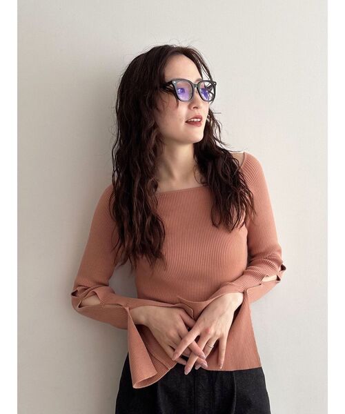 LAGUNAMOON（ラグナムーン）の「スリットフレアスリーブプルオーバー（ニット/セーター・レディース・チャコールグレー/ベージュ/サーモンピンク・FREE）」の16枚目の写真